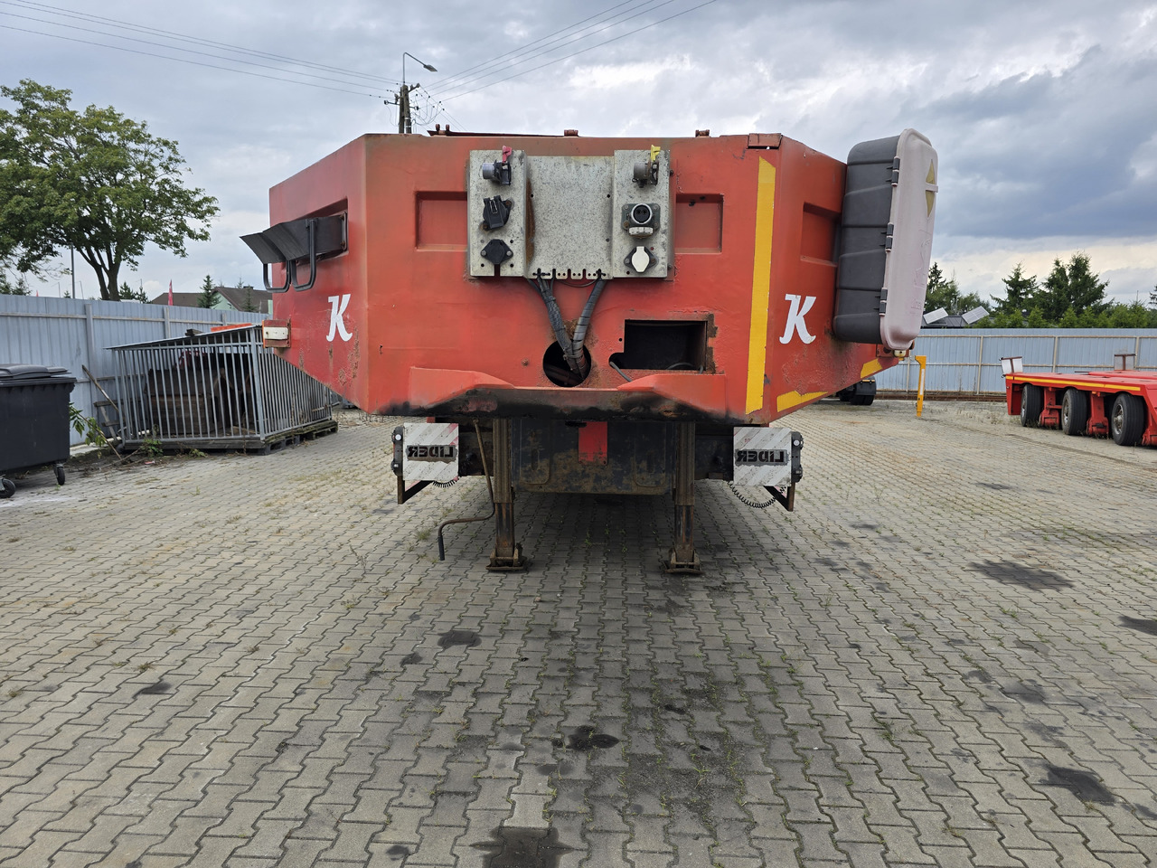 ArtTrailer LIDER ART-01 - Low loader semi-trailer: picture 3 ArtTrailer LIDER ART-01 - Low loader semi-trailer: picture 3