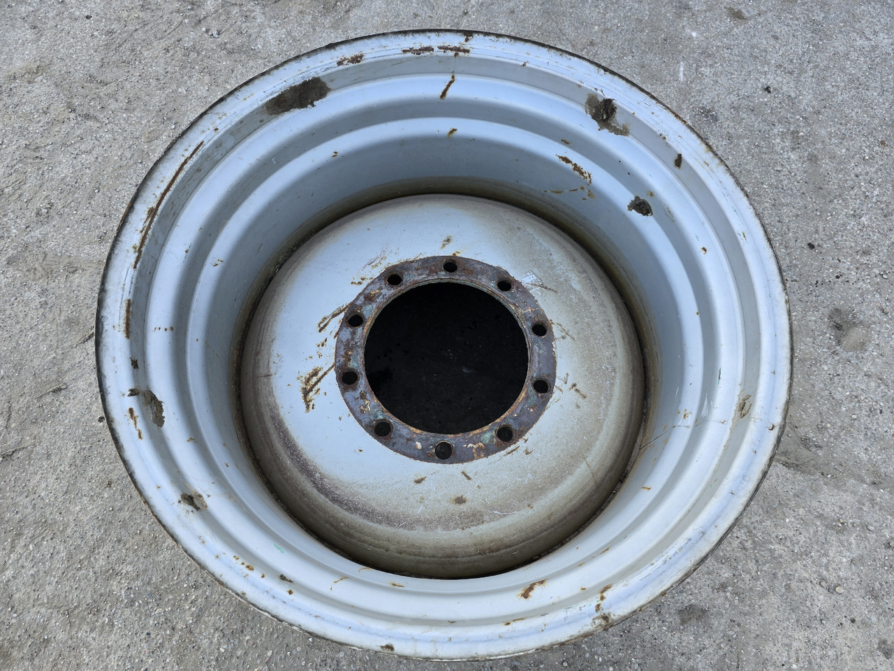Felga do kombajnu / sieczkarni - Wheel and tire package for Agricultural machinery: picture 3 Felga do kombajnu / sieczkarni - Wheel and tire package for Agricultural machinery: picture 3