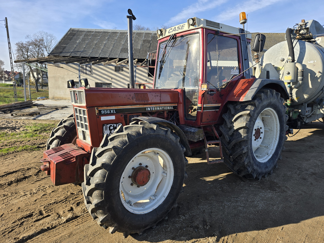 INTERNATIONAL 956 XL - Farm tractor: picture 1 INTERNATIONAL 956 XL - Farm tractor: picture 1