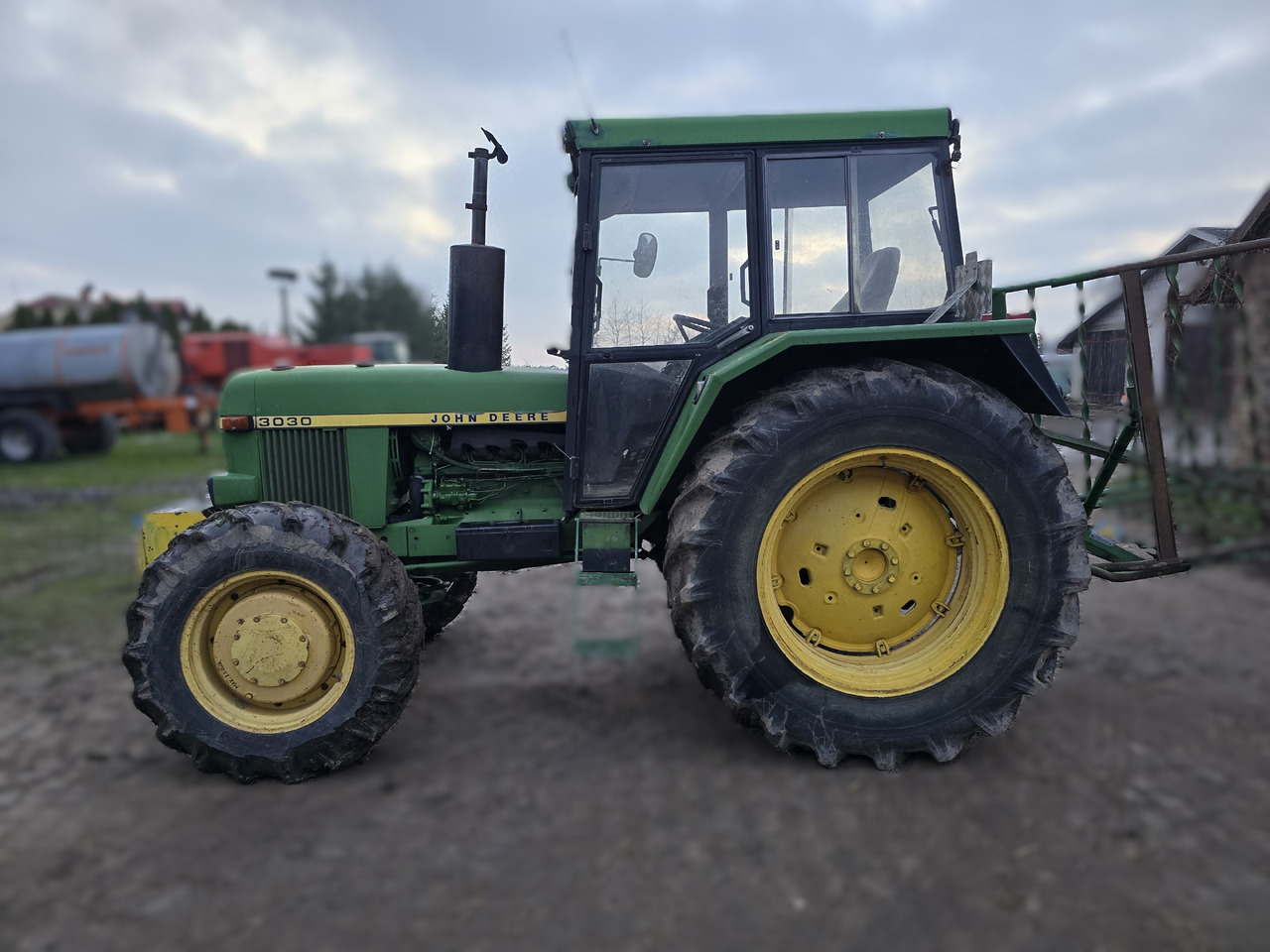 JOHN DEERE 3030E - Farm tractor: picture 4 JOHN DEERE 3030E - Farm tractor: picture 4