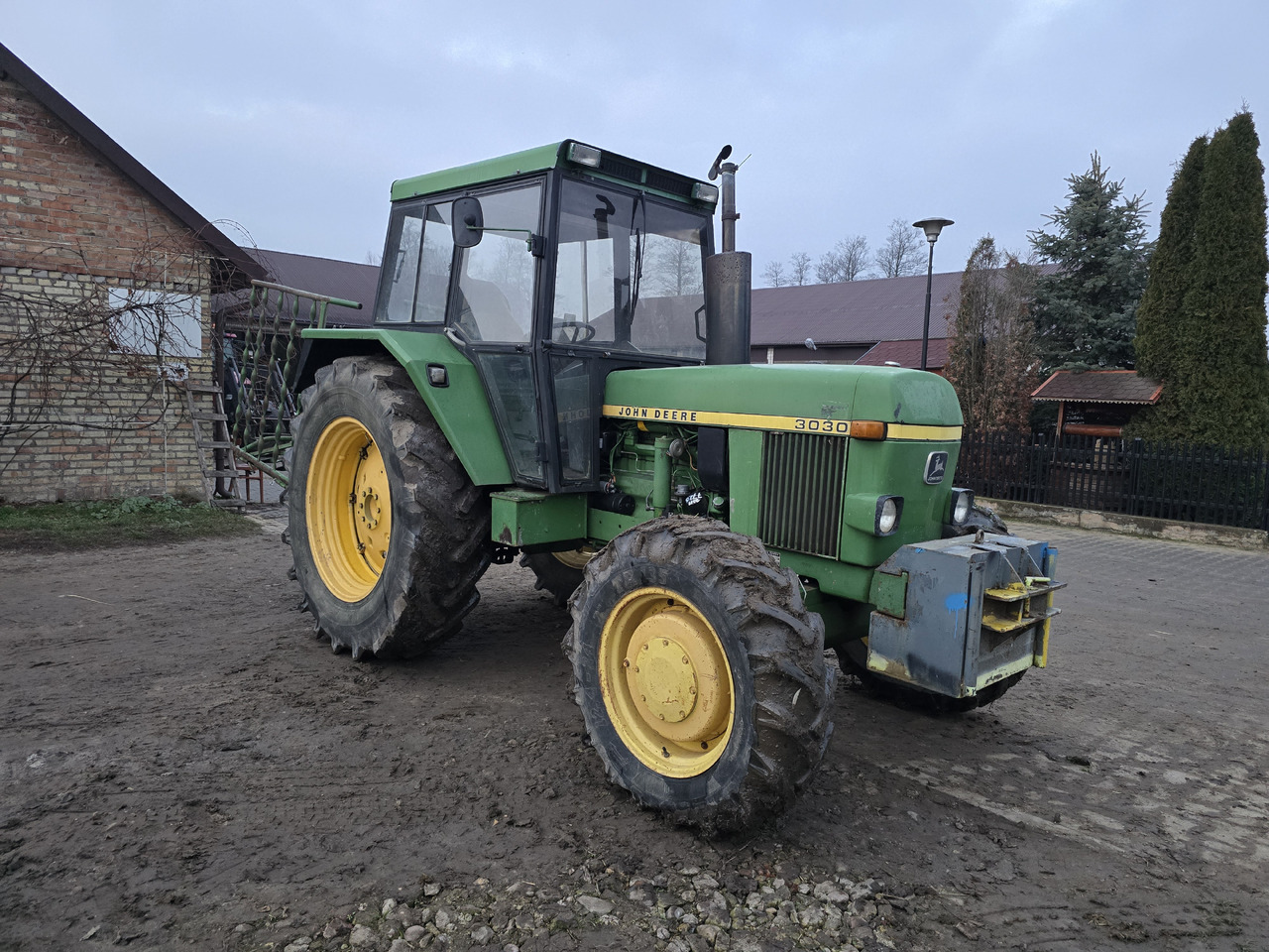 JOHN DEERE 3030E - Farm tractor: picture 2 JOHN DEERE 3030E - Farm tractor: picture 2