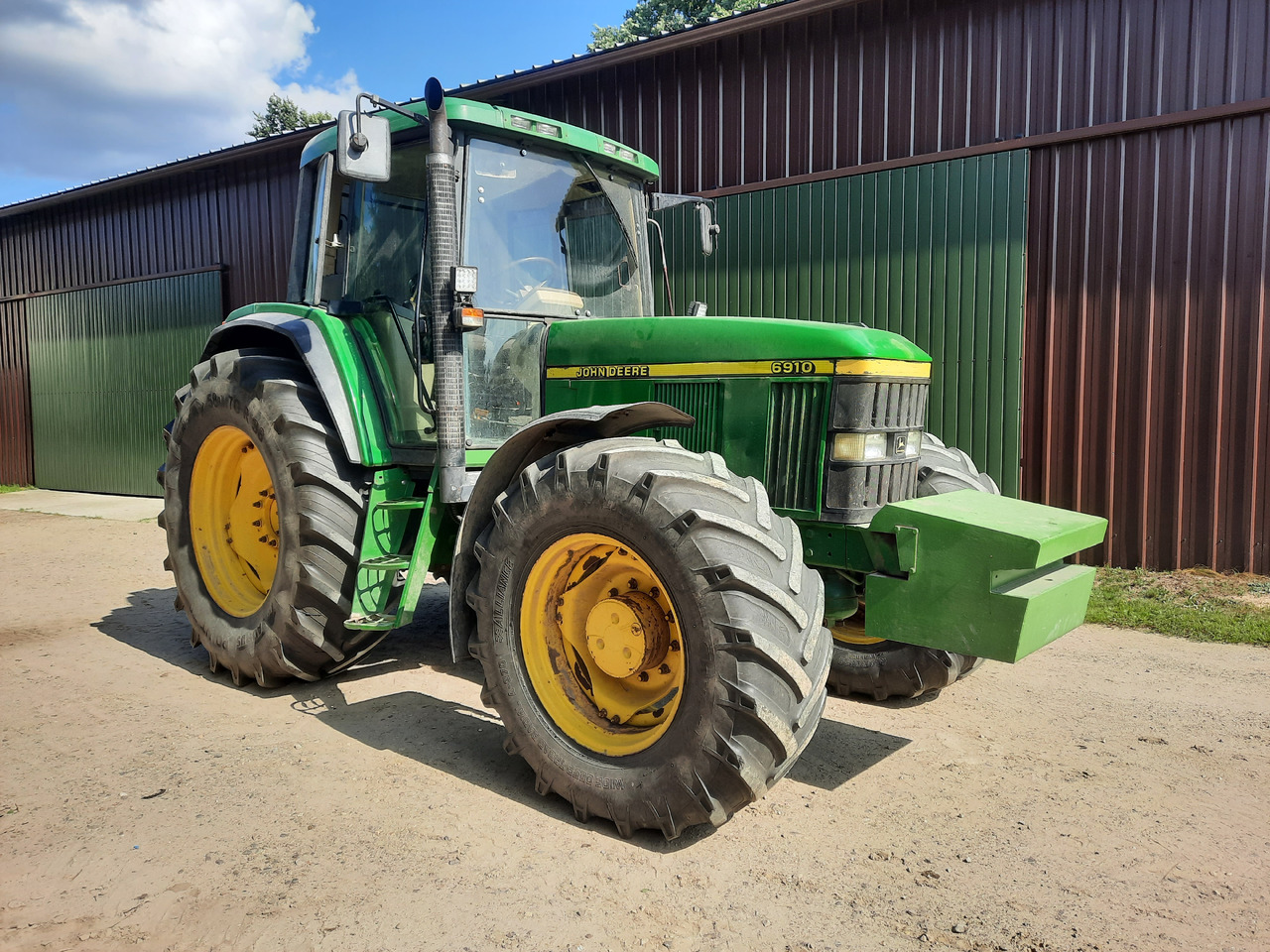 JOHN DEERE 6910 - Farm tractor: picture 3 JOHN DEERE 6910 - Farm tractor: picture 3