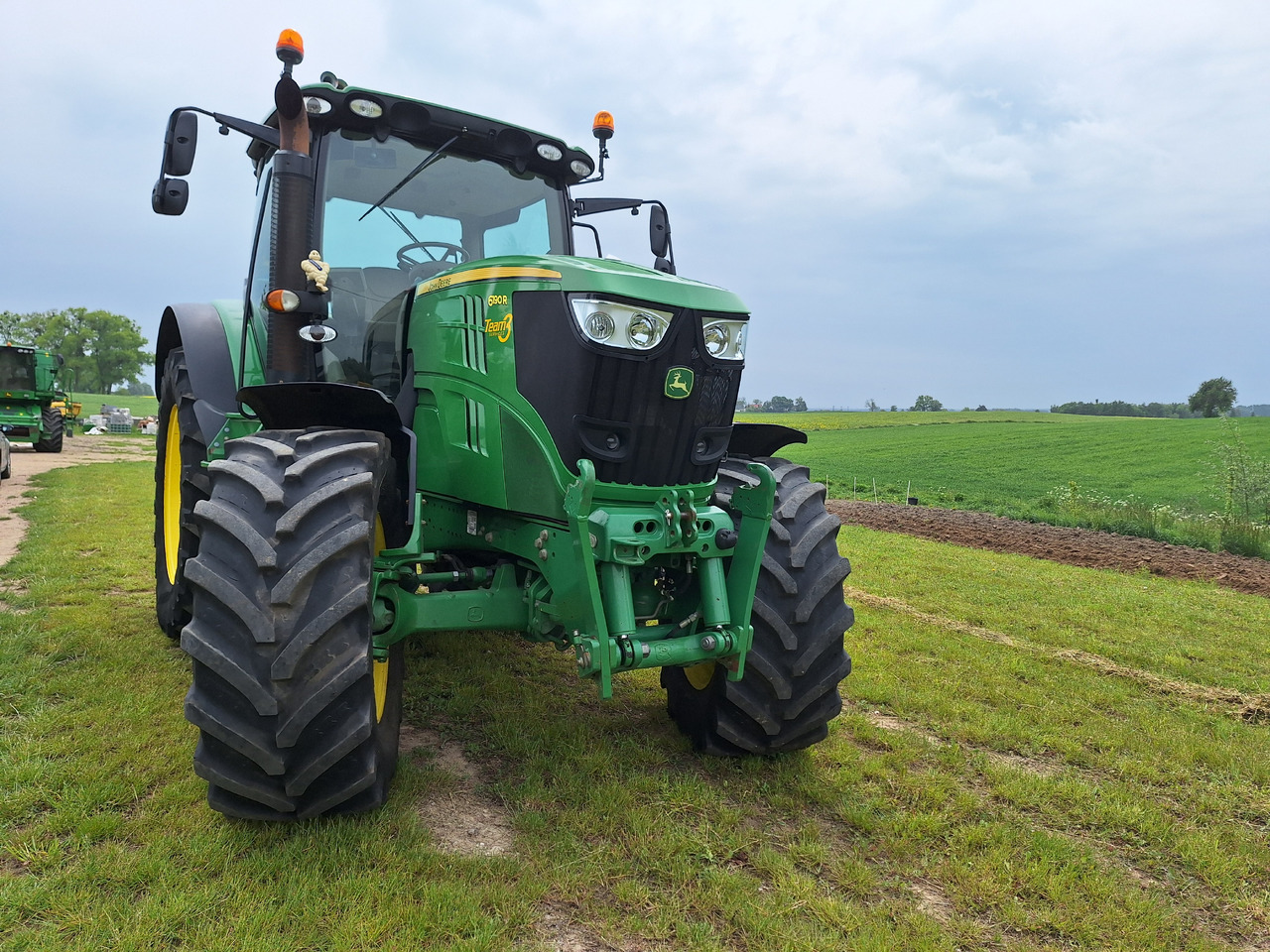 John Deere 6190R - Farm tractor: picture 4 John Deere 6190R - Farm tractor: picture 4