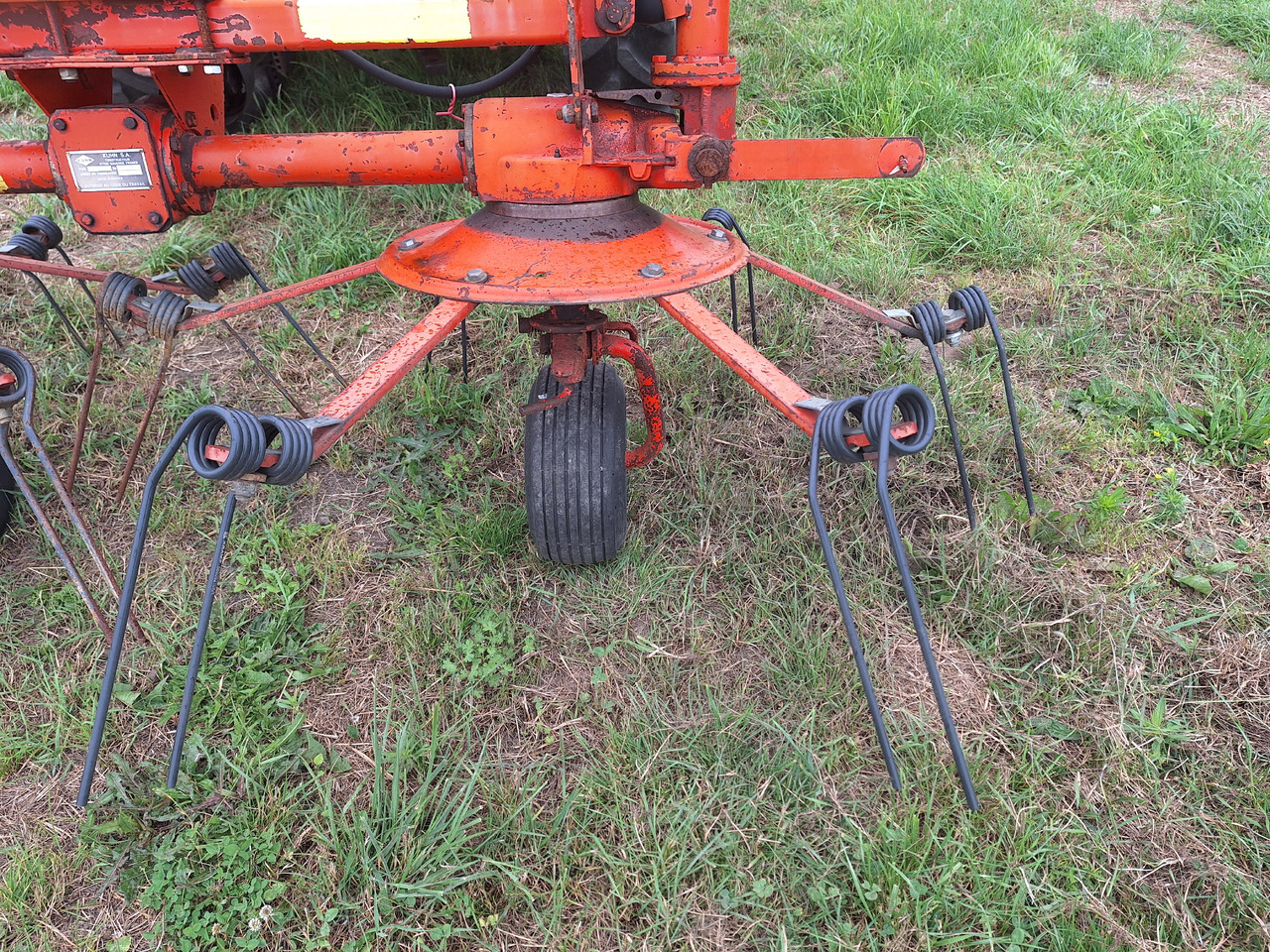 KUHN GF5000MH - Tedder/ Rake: picture 3 KUHN GF5000MH - Tedder/ Rake: picture 3
