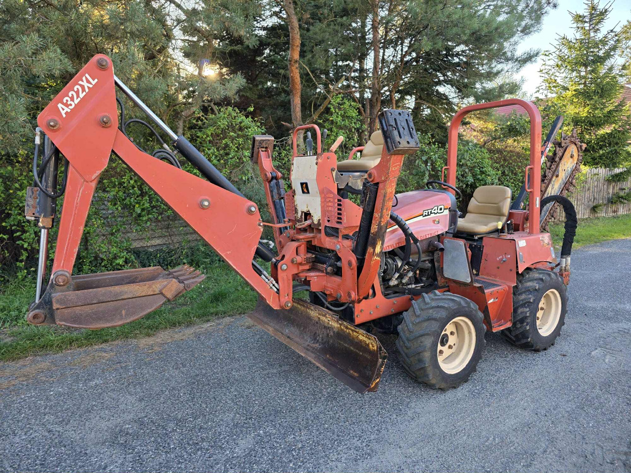 Knikmops Ditch Witch rt40 - Trencher: picture 1 Knikmops Ditch Witch rt40 - Trencher: picture 1