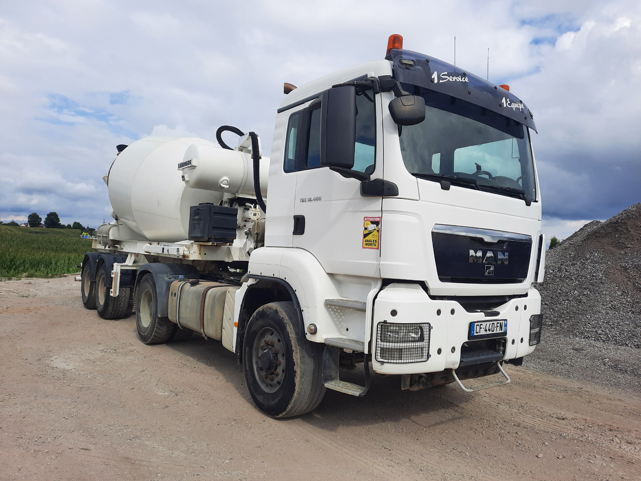 LIEBHERR 10 m3 - Concrete mixer semi-trailer: picture 3 LIEBHERR 10 m3 - Concrete mixer semi-trailer: picture 3