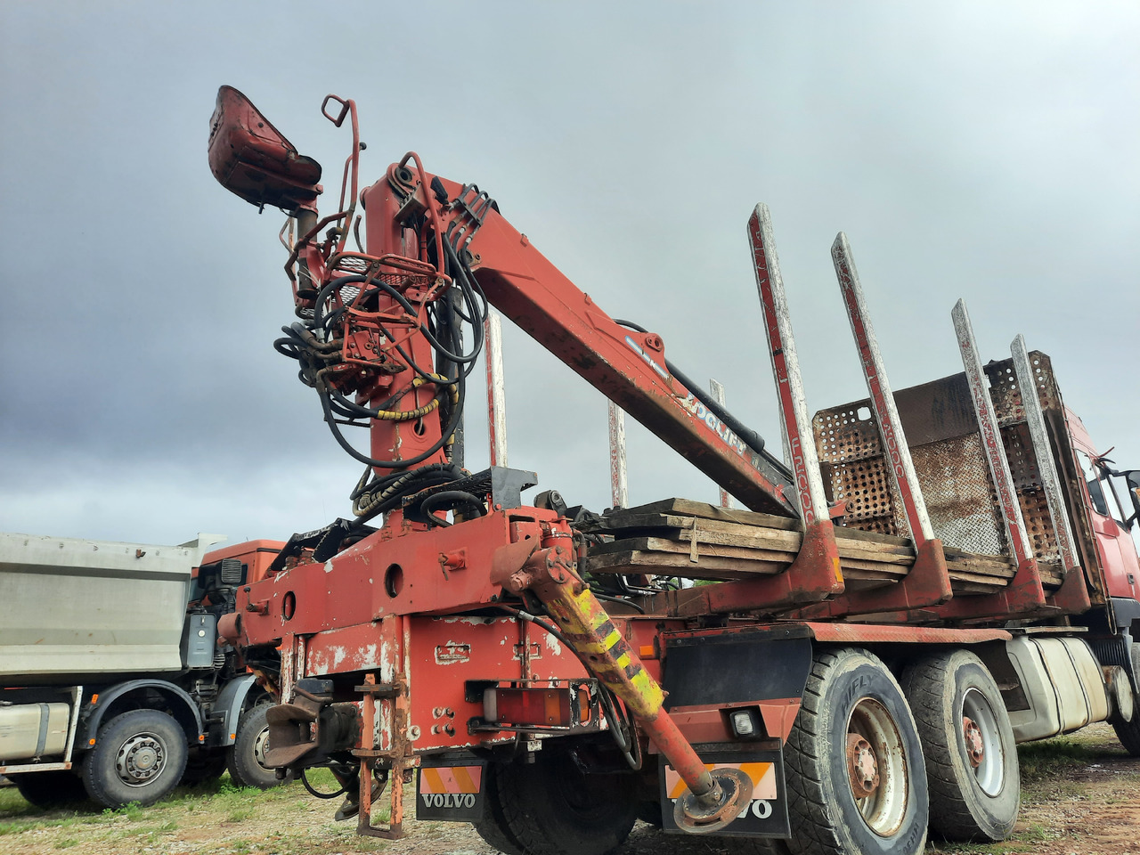 LOGLIFT F 105 S - Truck mounted crane: picture 2 LOGLIFT F 105 S - Truck mounted crane: picture 2