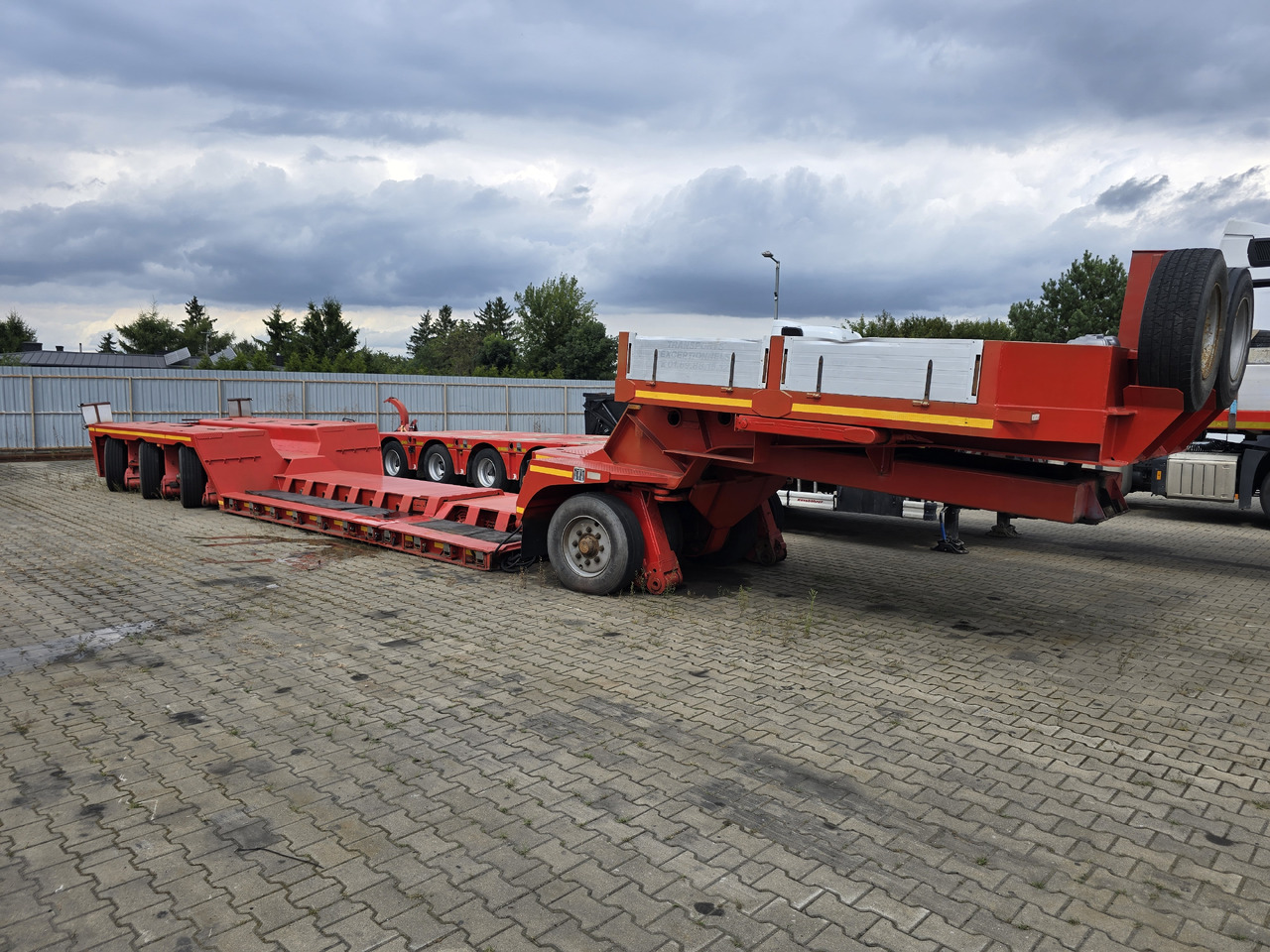 NICOLAS B4763D - Low loader semi-trailer: picture 1 NICOLAS B4763D - Low loader semi-trailer: picture 1