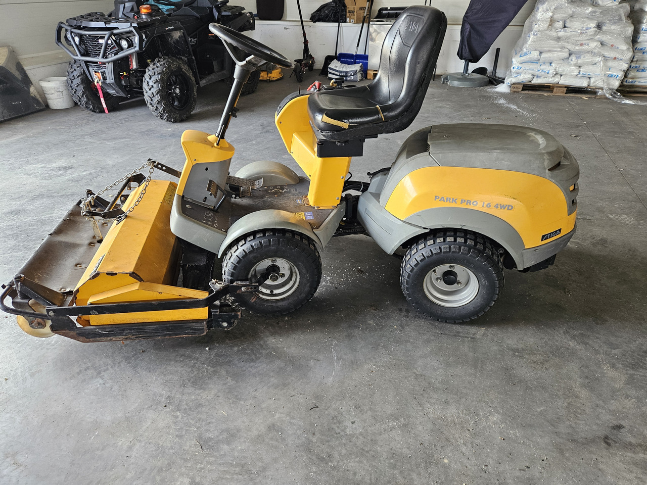 Stiga Park Pro 16 4WD - Garden mower: picture 1 Stiga Park Pro 16 4WD - Garden mower: picture 1