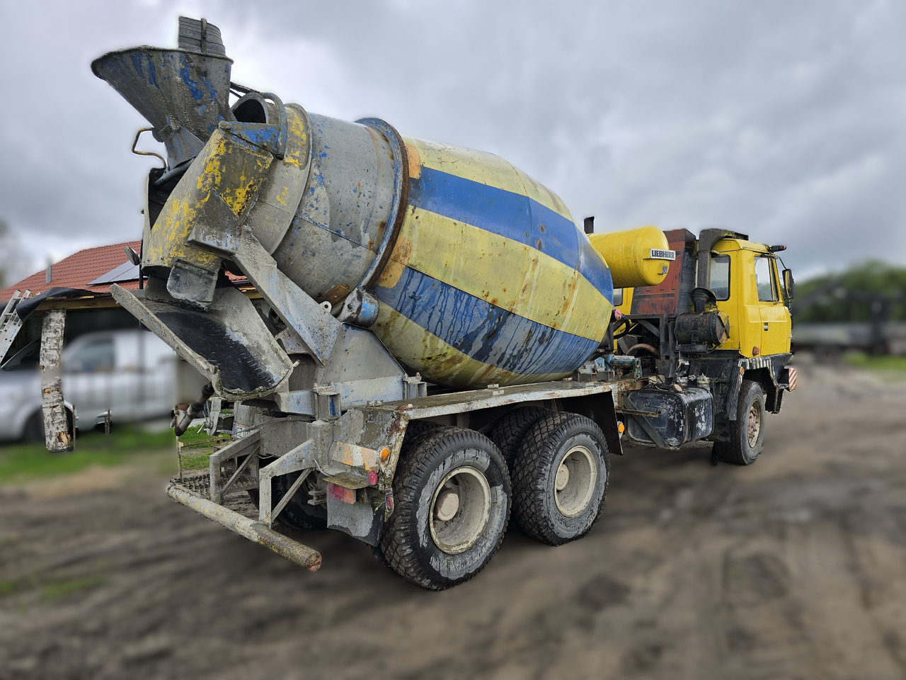 TATRA 6x6 (6 m3) betoniarka LIEBHERR - Concrete mixer truck: picture 5 TATRA 6x6 (6 m3) betoniarka LIEBHERR - Concrete mixer truck: picture 5