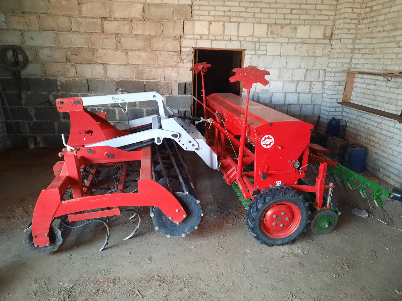 UNIA POZNANIAK 370/2.7L + ARAMIS 2,7R - Combine seed drill: picture 1 UNIA POZNANIAK 370/2.7L + ARAMIS 2,7R - Combine seed drill: picture 1