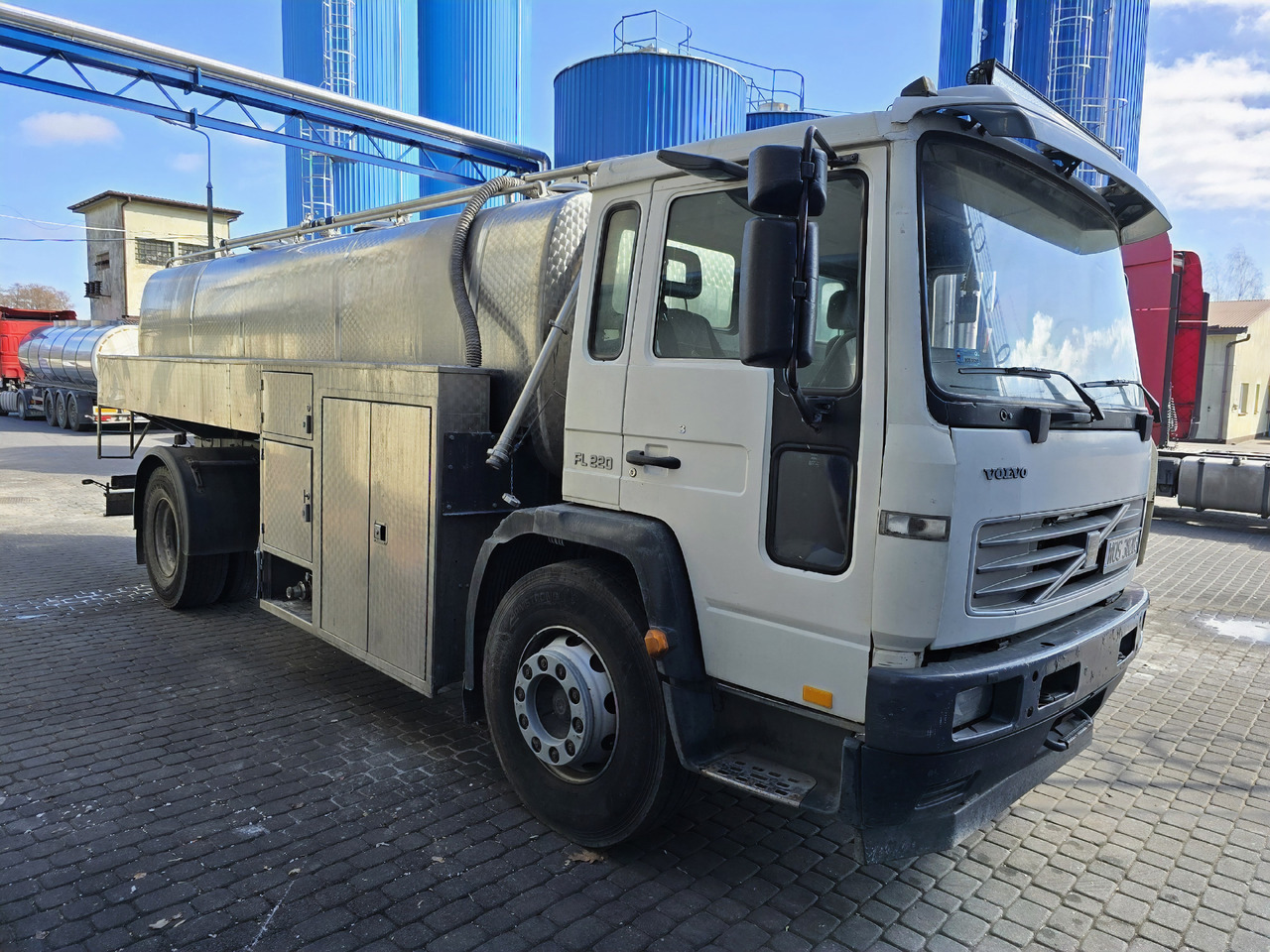 VOLVO FL 220 - Tank truck: picture 1 VOLVO FL 220 - Tank truck: picture 1