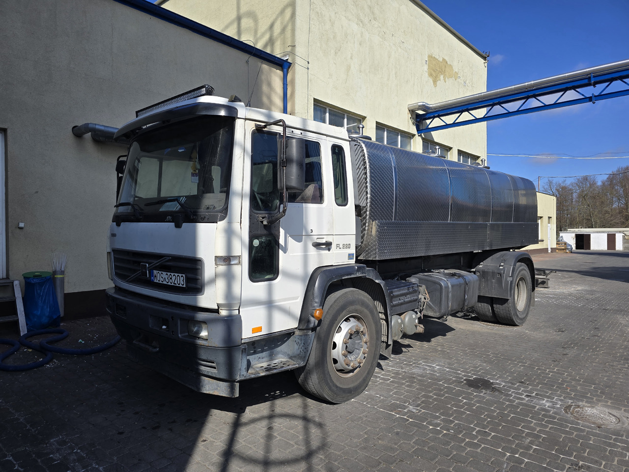 VOLVO FL 220 - Tank truck: picture 2 VOLVO FL 220 - Tank truck: picture 2