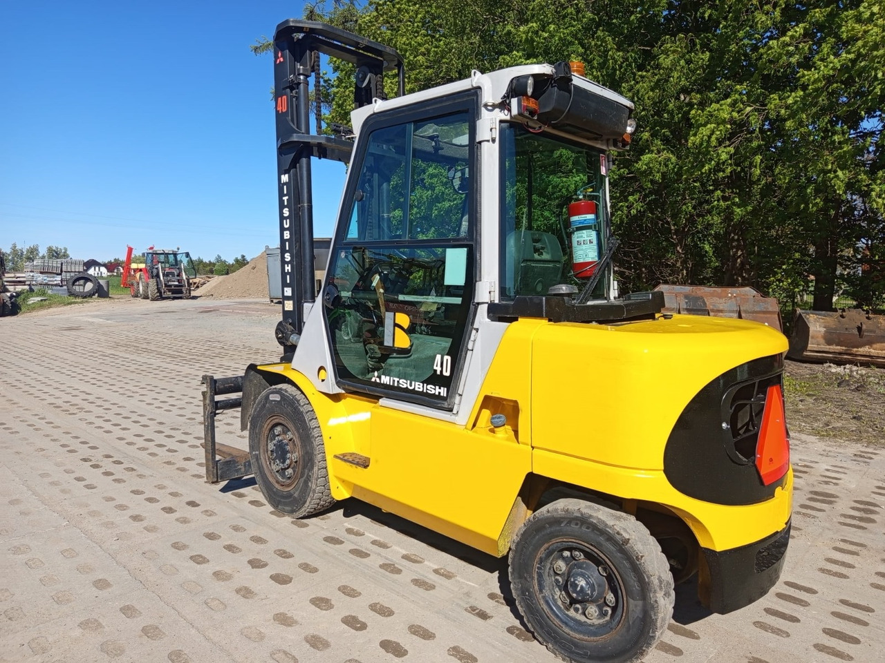 Mitsubishi FD40K - Rough terrain forklift: picture 3 Mitsubishi FD40K - Rough terrain forklift: picture 3