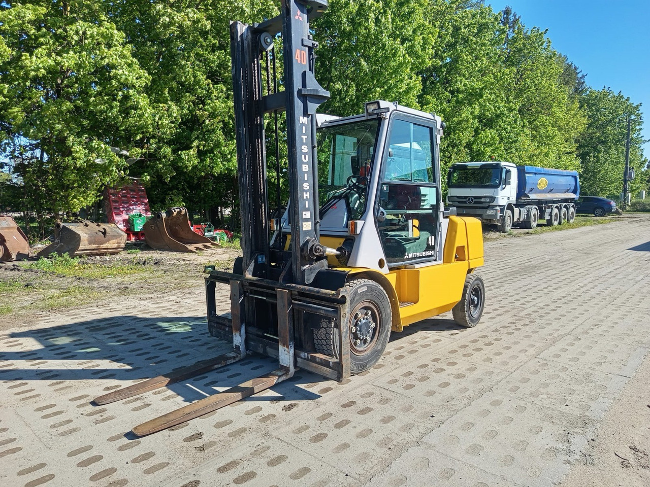 Mitsubishi FD40K - Rough terrain forklift: picture 1 Mitsubishi FD40K - Rough terrain forklift: picture 1
