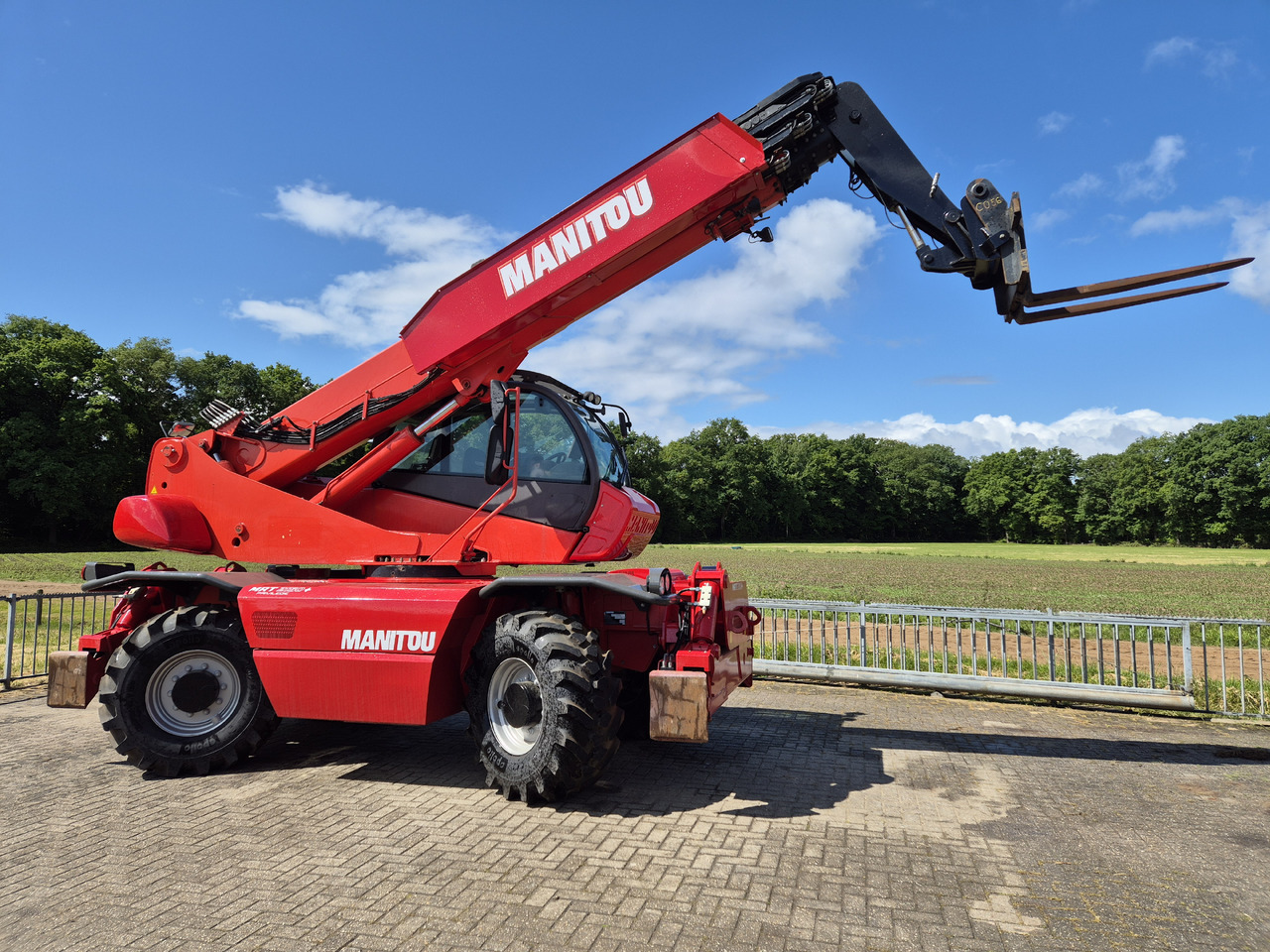 Manitou MRT 2150 plus privilege - Telescopic handler: picture 2 Manitou MRT 2150 plus privilege - Telescopic handler: picture 2