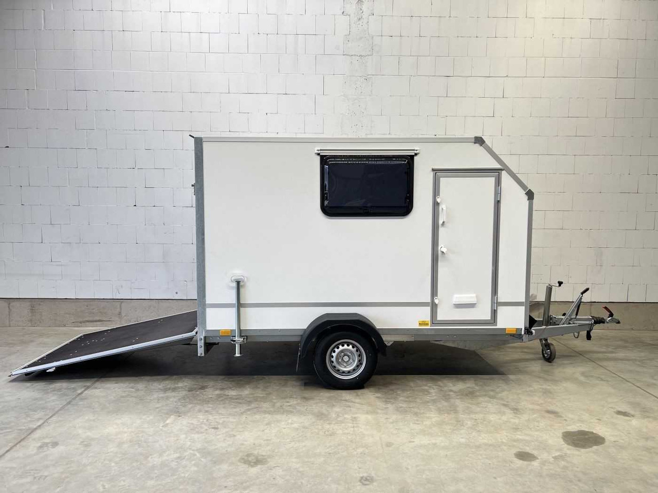 BLYSS F1330HD Seitentür,Fenster,Aero Kofferanhänger - Closed box trailer: picture 3 BLYSS F1330HD Seitentür,Fenster,Aero Kofferanhänger - Closed box trailer: picture 3