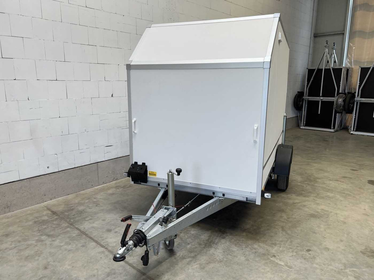 BLYSS F1330HD Seitentür,Fenster,Aero Kofferanhänger - Closed box trailer: picture 4 BLYSS F1330HD Seitentür,Fenster,Aero Kofferanhänger - Closed box trailer: picture 4