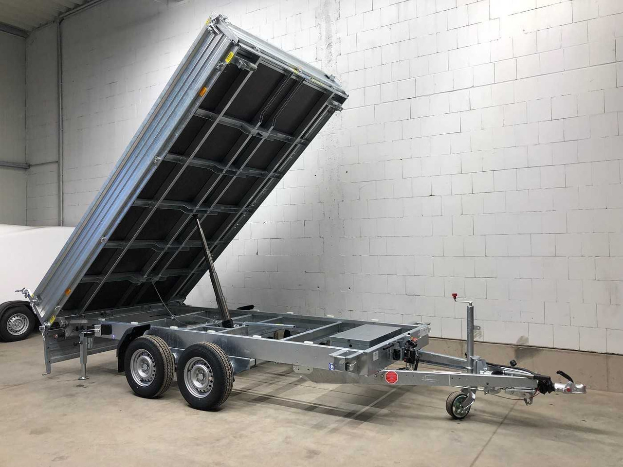 BOECKMANN DK-ST 4121/35 P Dreiseitenkipper - Tipper trailer: picture 2 BOECKMANN DK-ST 4121/35 P Dreiseitenkipper - Tipper trailer: picture 2