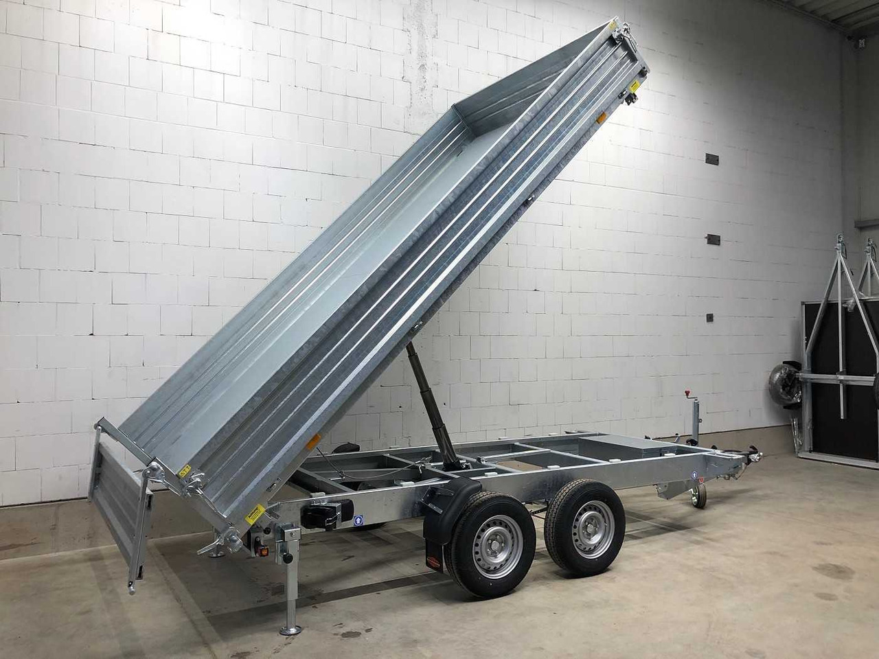BOECKMANN DK-ST 4121/35 P Dreiseitenkipper - Tipper trailer: picture 3 BOECKMANN DK-ST 4121/35 P Dreiseitenkipper - Tipper trailer: picture 3