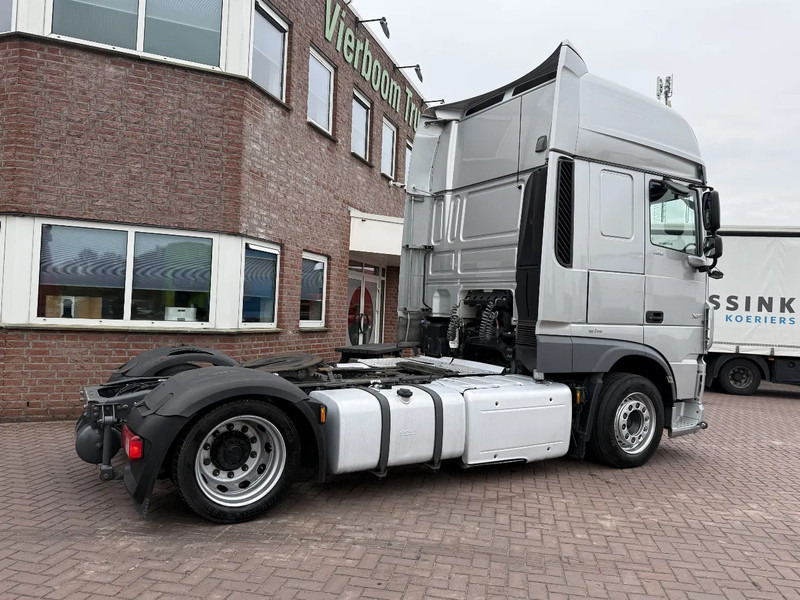DAF XF 460 XF460 4X2 SSC Lowdeck / Silver metallic / 2x tank / night airco / - Tractor unit: picture 4 DAF XF 460 XF460 4X2 SSC Lowdeck / Silver metallic / 2x tank / night airco / - Tractor unit: picture 4