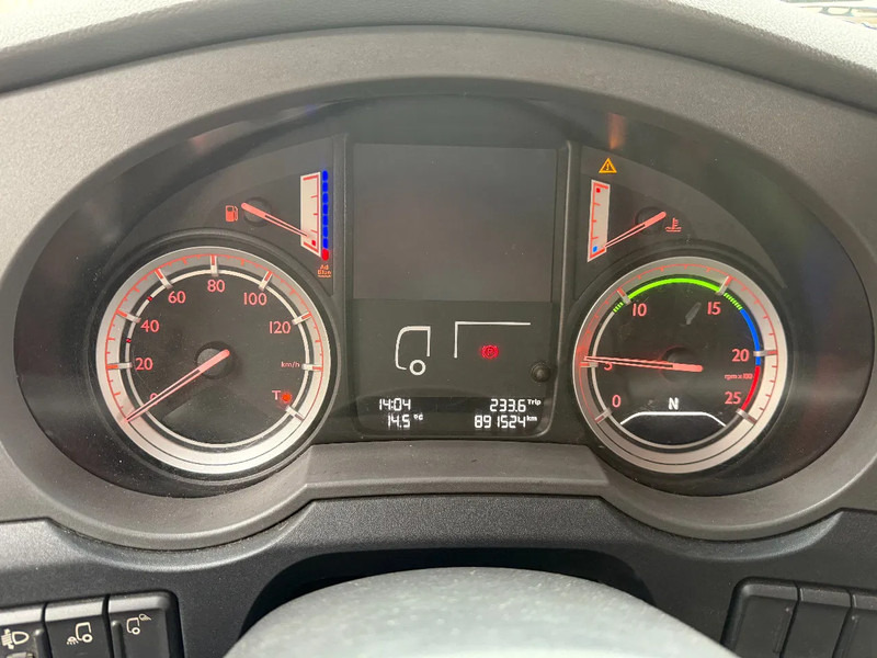 DAF XF 460 XF460 4X2 SSC Lowdeck / Silver metallic / 2x tank / night airco / - Tractor unit: picture 5 DAF XF 460 XF460 4X2 SSC Lowdeck / Silver metallic / 2x tank / night airco / - Tractor unit: picture 5