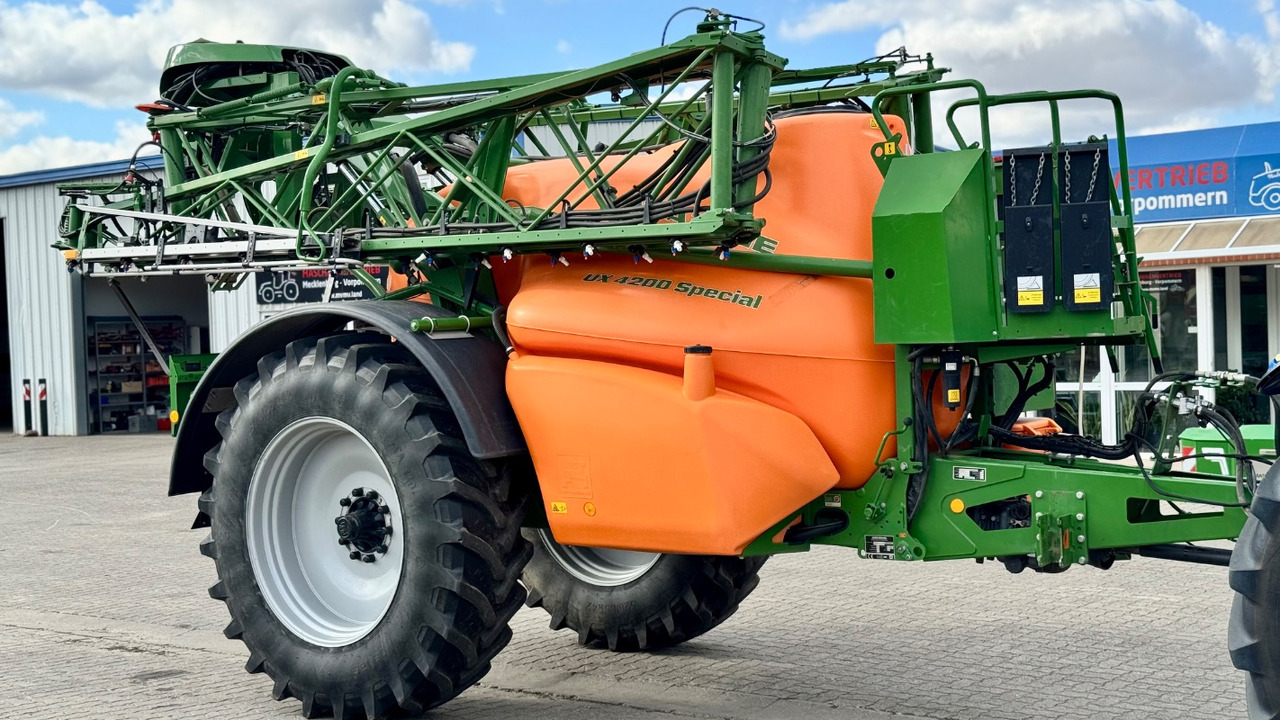 Amazone UX 4200 Special 24m - Sprayer: picture 1 Amazone UX 4200 Special 24m - Sprayer: picture 1
