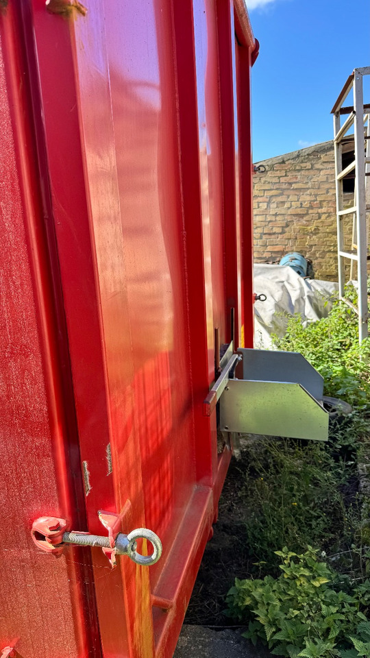 PRONAR T285/1 Hakenlift mit 2 Containern - Tool/ Equipment: picture 5 PRONAR T285/1 Hakenlift mit 2 Containern - Tool/ Equipment: picture 5