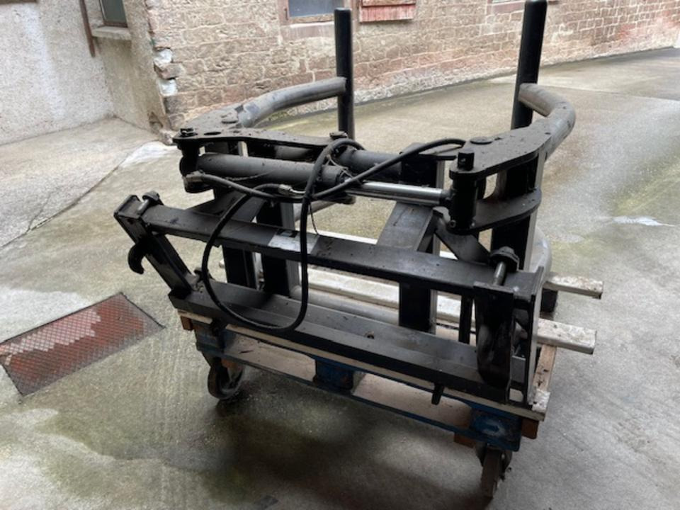 Rundballenzange ALÖ - Clamp for Agricultural machinery: picture 2 Rundballenzange ALÖ - Clamp for Agricultural machinery: picture 2