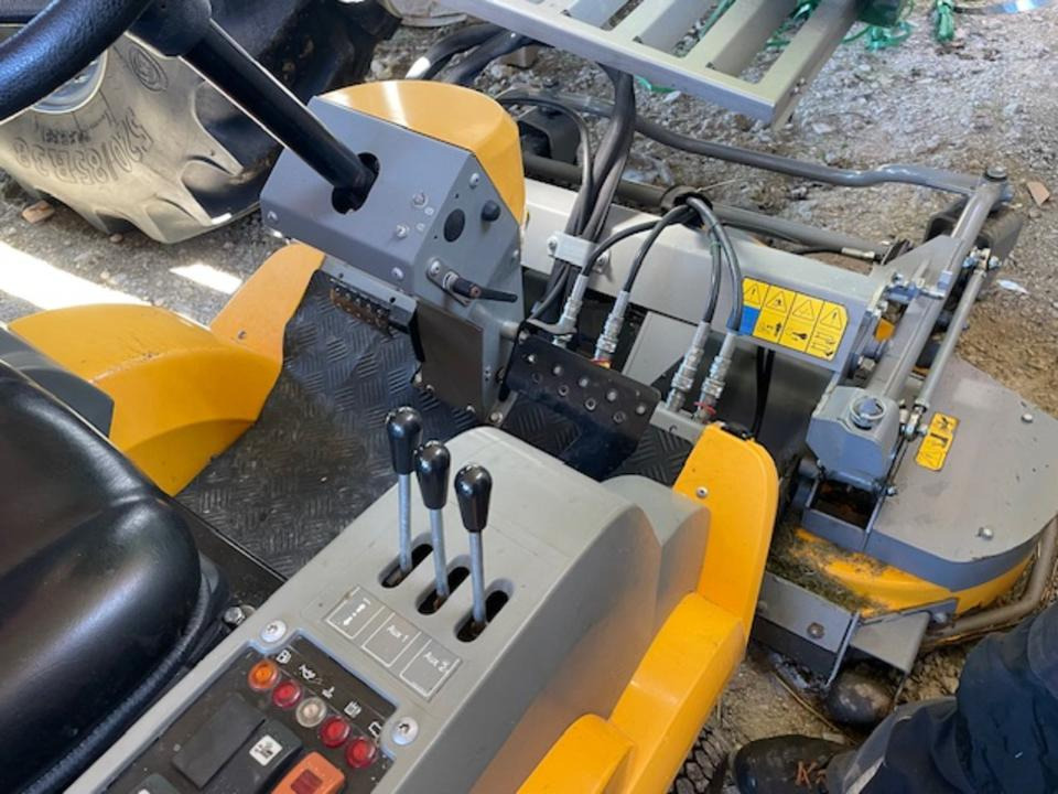 Stiga Titan 26H Diesel-Aufsitzrasenmäher mit Frontmähwerk - Garden mower: picture 4 Stiga Titan 26H Diesel-Aufsitzrasenmäher mit Frontmähwerk - Garden mower: picture 4