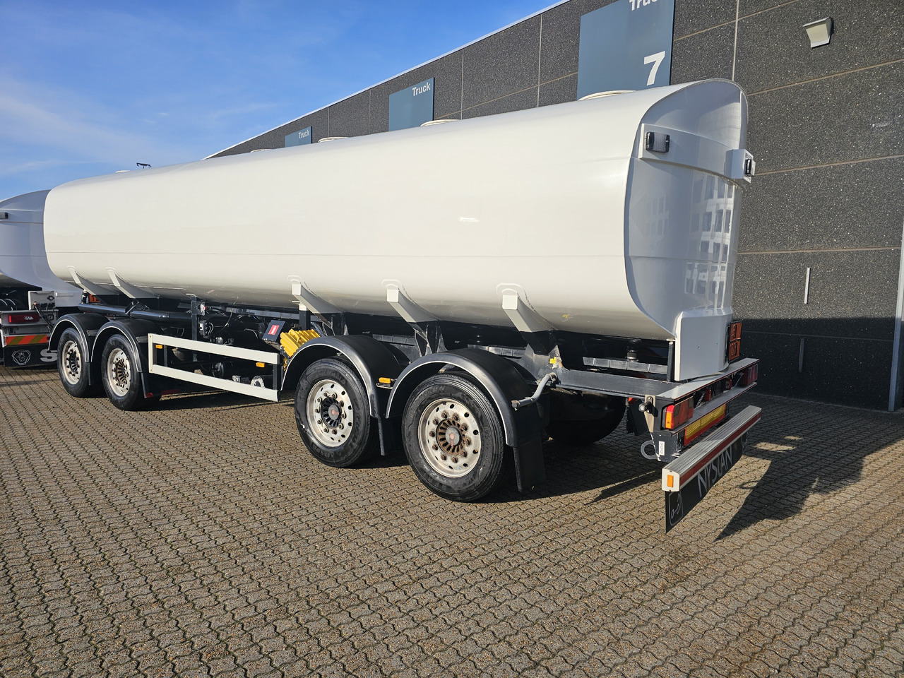 EUROTANK 4 Akslet - Tank trailer: picture 4 EUROTANK 4 Akslet - Tank trailer: picture 4