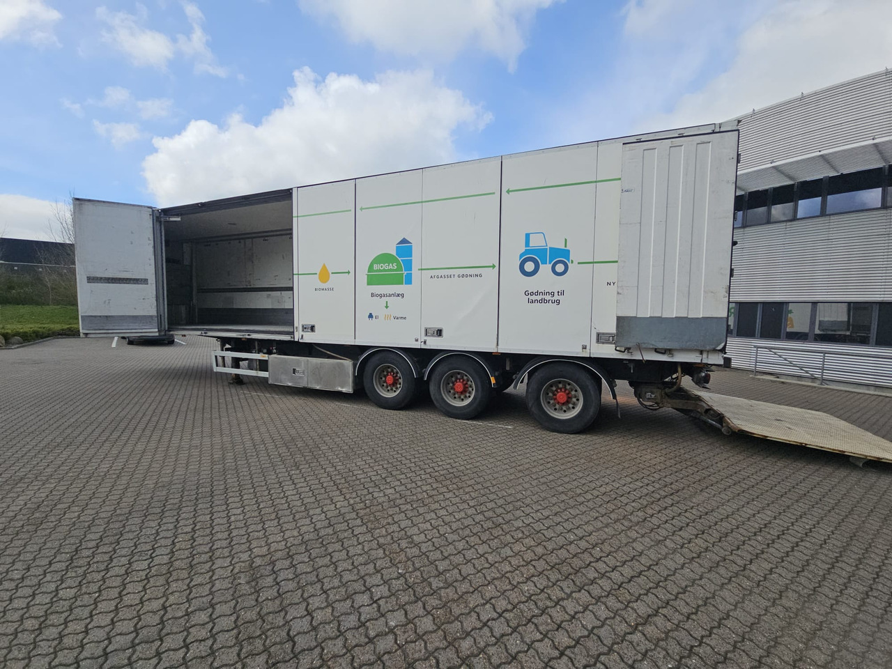 Ekeri Sidedørs åbning - Refrigerator semi-trailer: picture 2 Ekeri Sidedørs åbning - Refrigerator semi-trailer: picture 2