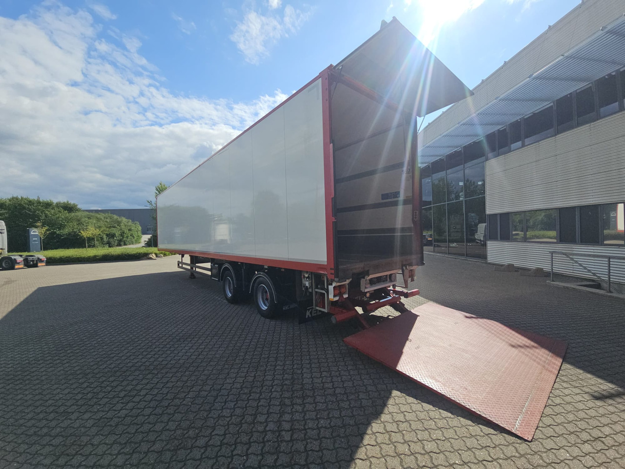 Kel-Berg 2 Aksel City 13,60 - Closed box semi-trailer: picture 3 Kel-Berg 2 Aksel City 13,60 - Closed box semi-trailer: picture 3