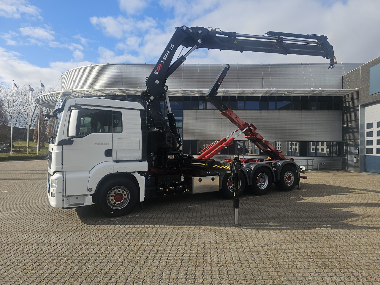 MAN TGS 35.500 - Container transporter/ Swap body truck, Crane truck: picture 2 MAN TGS 35.500 - Container transporter/ Swap body truck, Crane truck: picture 2