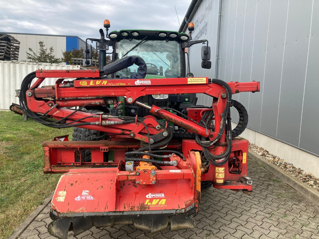 John Deere 6110R - Farm tractor: picture 2 John Deere 6110R - Farm tractor: picture 2