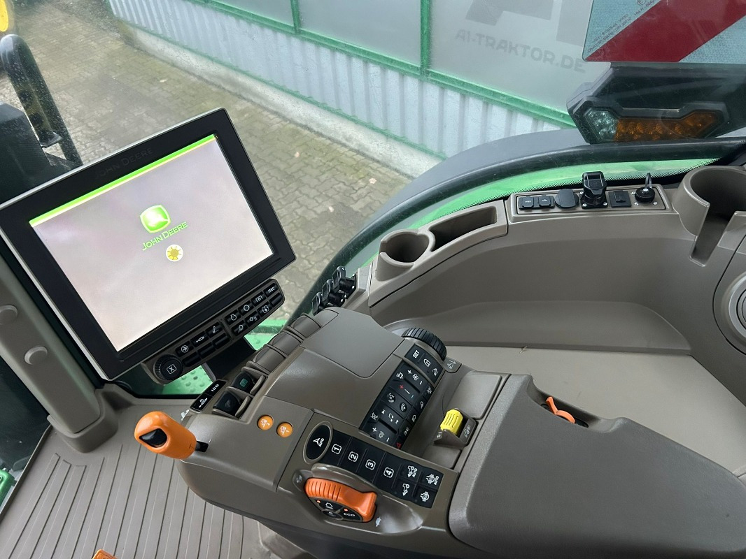 John Deere 7R 330 e23 - Farm tractor: picture 4 John Deere 7R 330 e23 - Farm tractor: picture 4