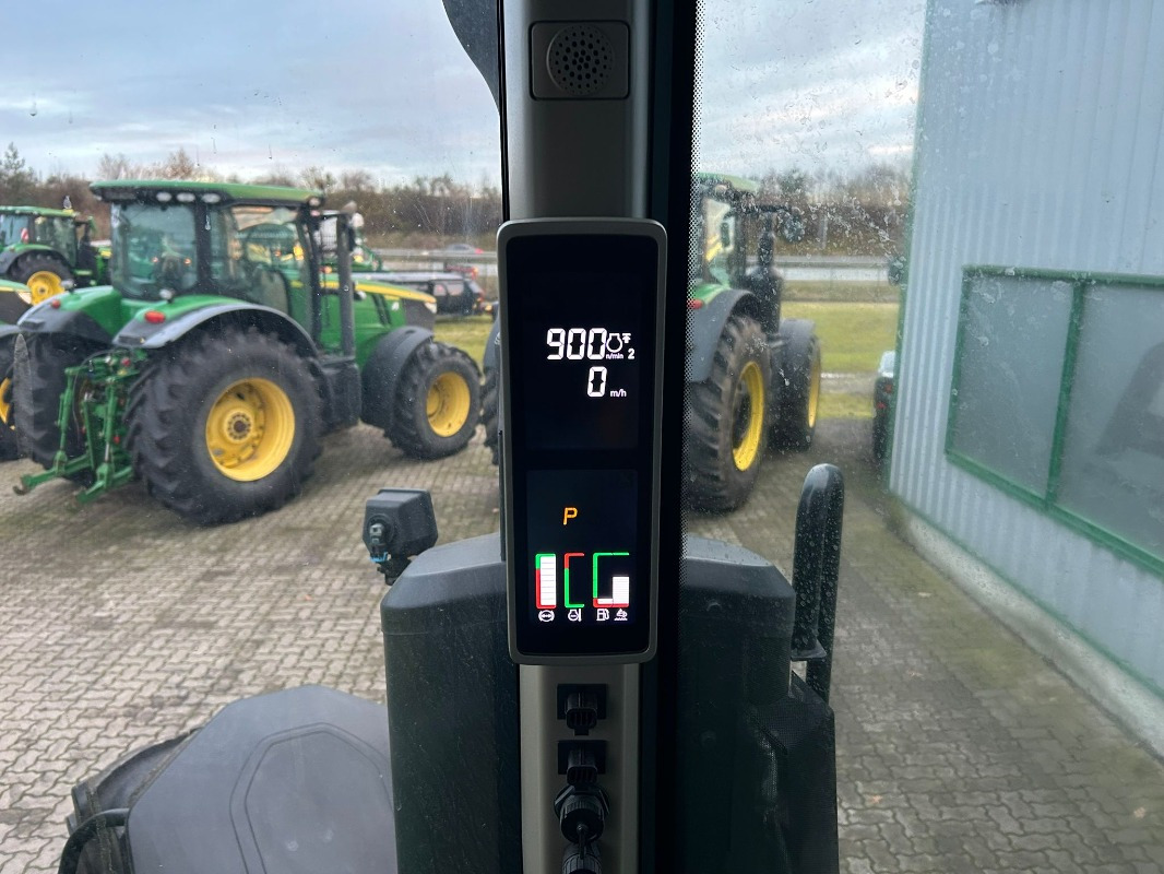 John Deere 7R 330 e23 - Farm tractor: picture 3 John Deere 7R 330 e23 - Farm tractor: picture 3