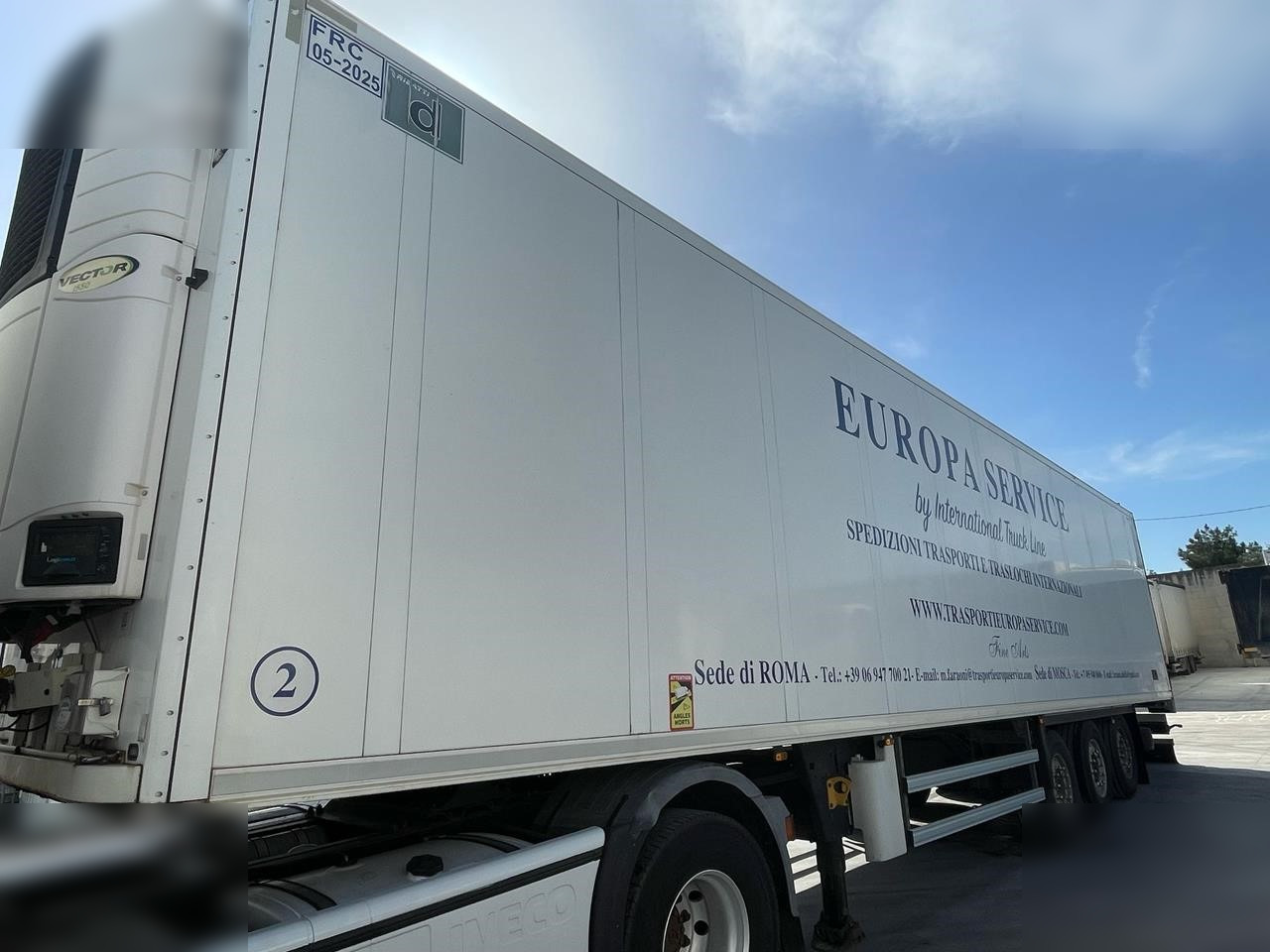 SCHMITZ CARGOBULL - Refrigerator semi-trailer: picture 1 SCHMITZ CARGOBULL - Refrigerator semi-trailer: picture 1