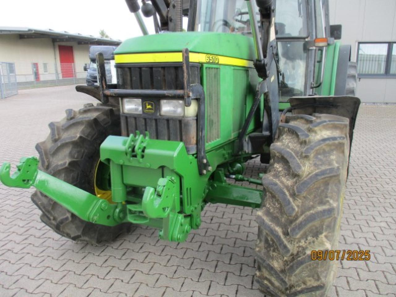 John Deere 6510 - Farm tractor: picture 3 John Deere 6510 - Farm tractor: picture 3