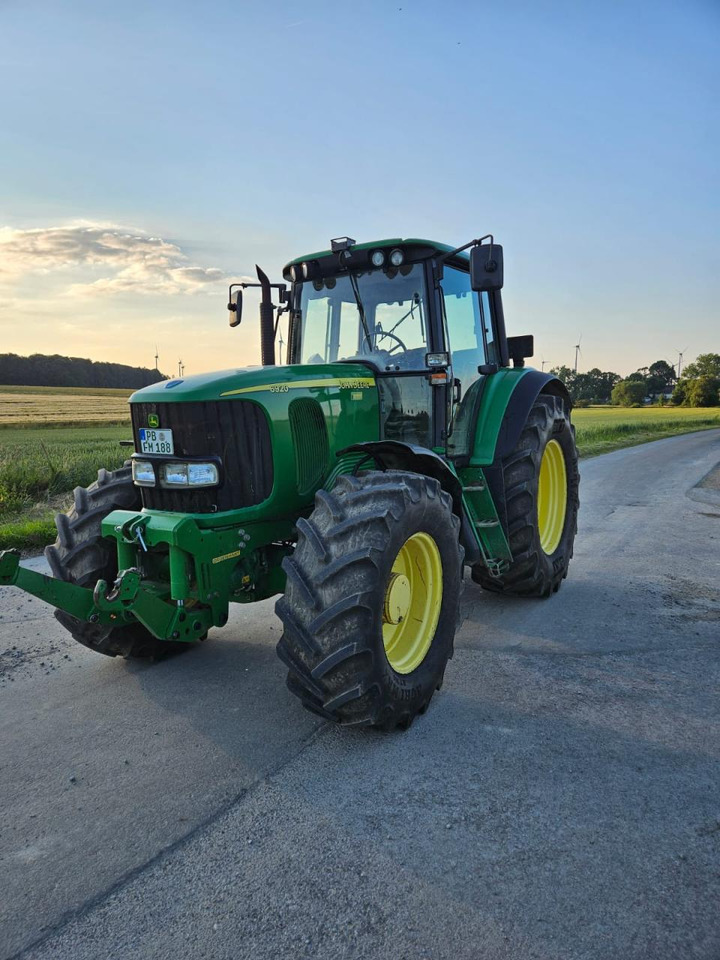 John Deere 6920 - Farm tractor: picture 1 John Deere 6920 - Farm tractor: picture 1