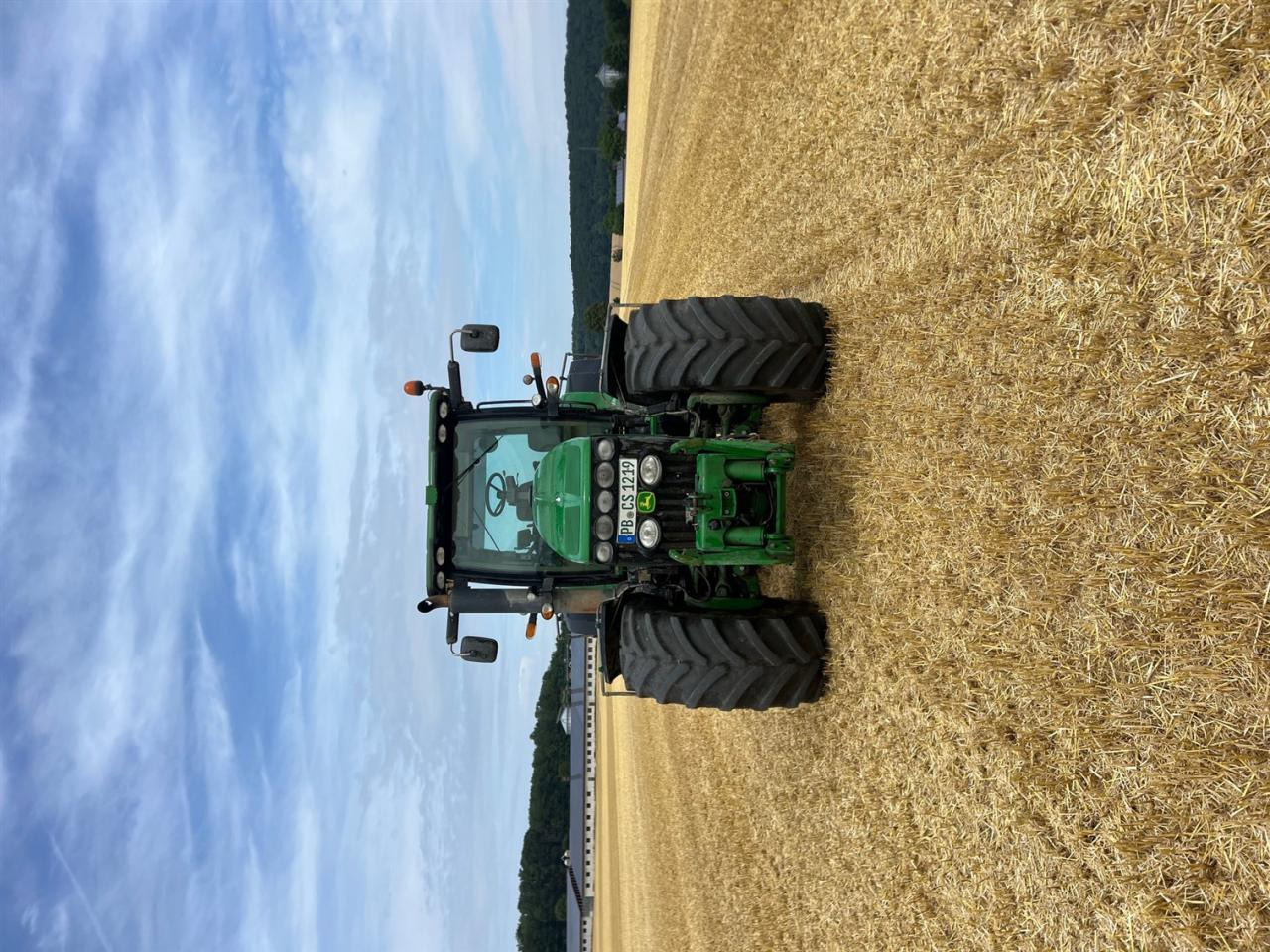 John Deere 8345 R - Farm tractor: picture 3 John Deere 8345 R - Farm tractor: picture 3
