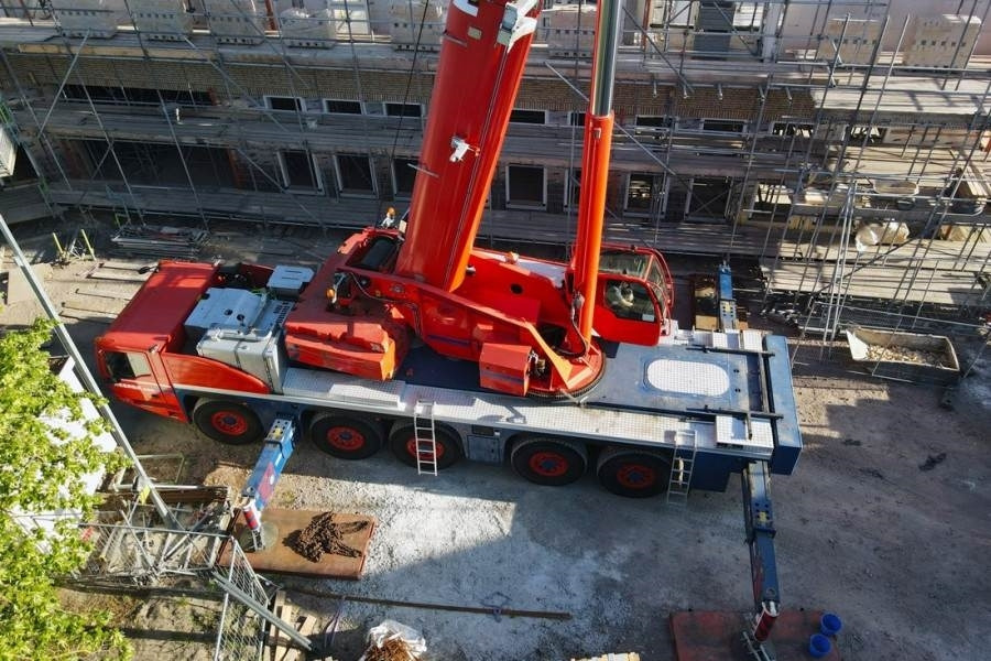 All terrain crane Demag AC220-5 Dutch Registration, 10x6x10, 220t Capacity: picture 10