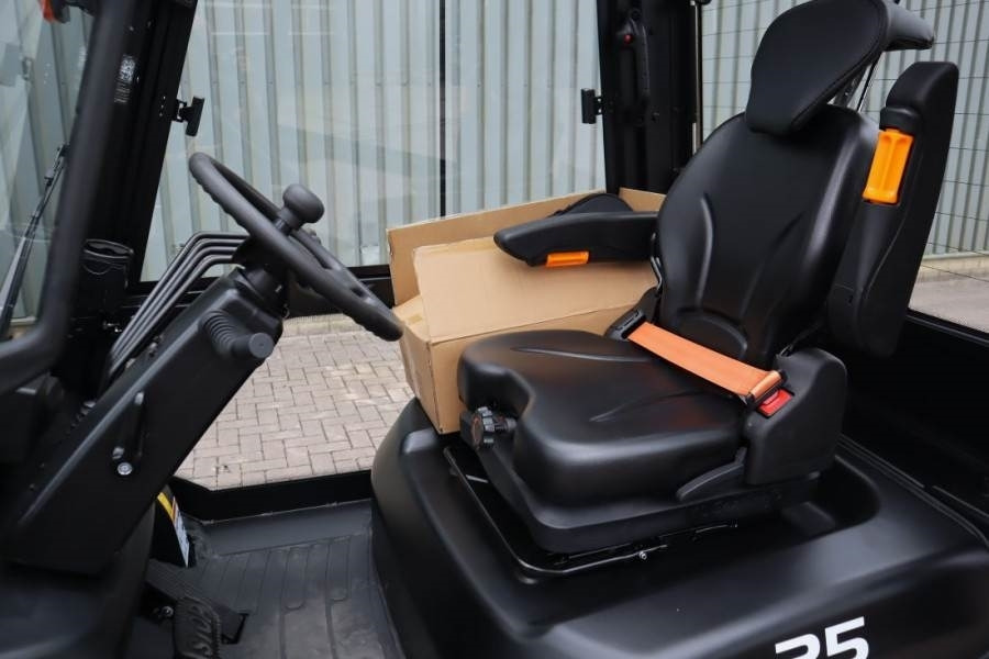EP EFL253 Valid inspection, *Guarantee! Electric Lith - Diesel forklift: picture 3 EP EFL253 Valid inspection, *Guarantee! Electric Lith - Diesel forklift: picture 3
