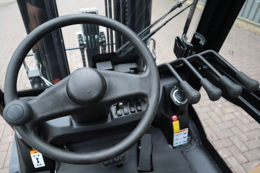 EP EFL253 Valid inspection, *Guarantee! Electric Lith - Diesel forklift: picture 4 EP EFL253 Valid inspection, *Guarantee! Electric Lith - Diesel forklift: picture 4