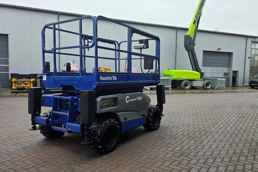 Haulotte Compact 12DX Diesel, 4x4 Drive, 12m Working Height - Scissor lift: picture 2 Haulotte Compact 12DX Diesel, 4x4 Drive, 12m Working Height - Scissor lift: picture 2