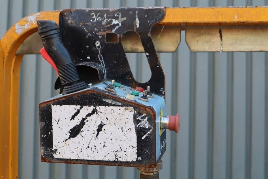 Haulotte Compact 12RTE Electric, 12m Working Height, 450kg  - Scissor lift: picture 3 Haulotte Compact 12RTE Electric, 12m Working Height, 450kg  - Scissor lift: picture 3