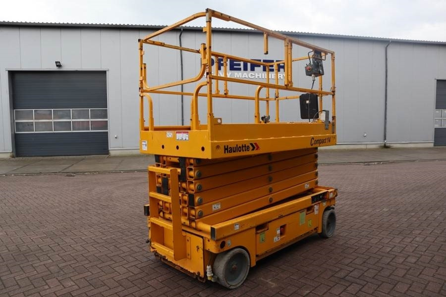 Haulotte Compact 14 Electric, 4x2 Drive, 14m Working Height - Scissor lift: picture 2 Haulotte Compact 14 Electric, 4x2 Drive, 14m Working Height - Scissor lift: picture 2