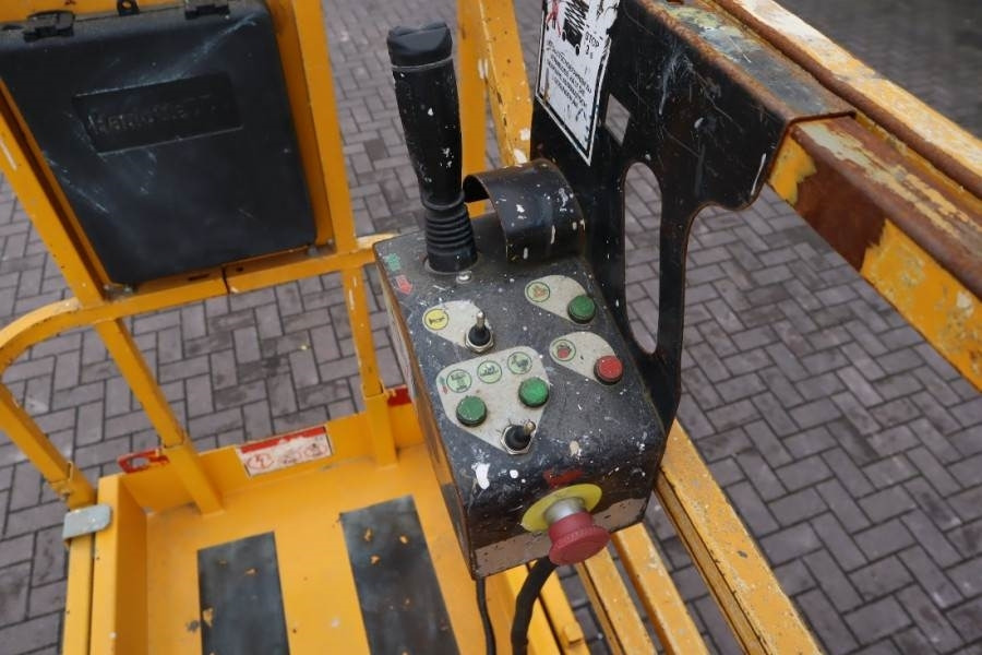 Haulotte Compact 8 Electric, 8.2m Working Height, 350kg Cap - Scissor lift: picture 4 Haulotte Compact 8 Electric, 8.2m Working Height, 350kg Cap - Scissor lift: picture 4