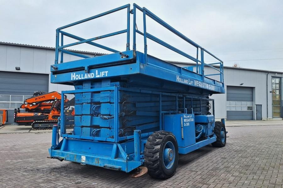 Holland Lift Megastar G300 Diesel, 4x4x4 Drive, 33.5m Working H - Scissor lift: picture 2 Holland Lift Megastar G300 Diesel, 4x4x4 Drive, 33.5m Working H - Scissor lift: picture 2