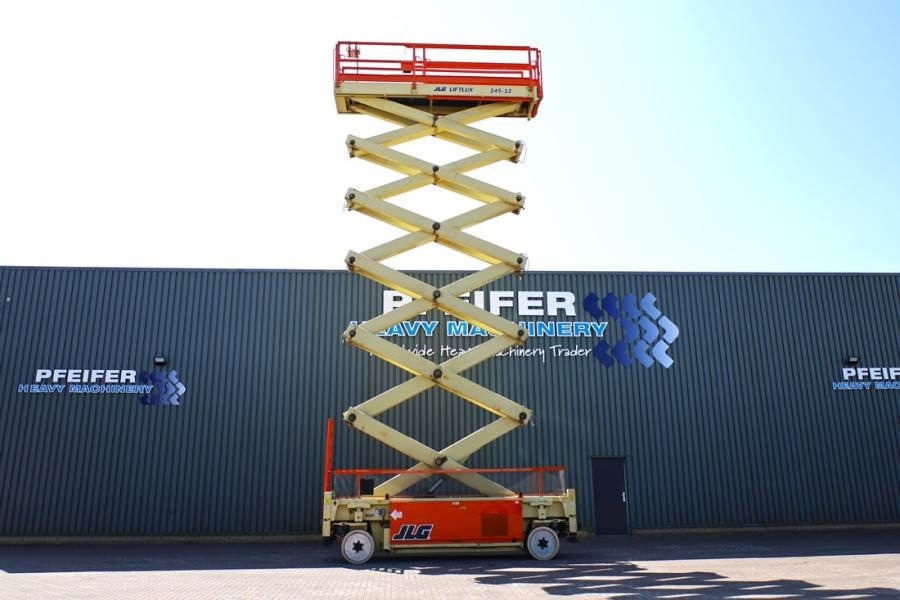JLG SL245-12 Diesel, 4x4x4 Drive, 26.5m Working Height - Scissor lift: picture 3 JLG SL245-12 Diesel, 4x4x4 Drive, 26.5m Working Height - Scissor lift: picture 3